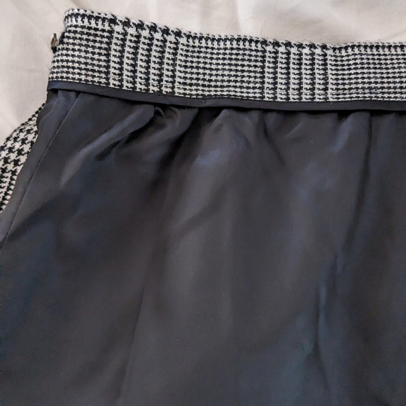 Vintage Houndstooth Skirt | The F.L. Collection | Black and White | Size 2 - Picture 2 of 7